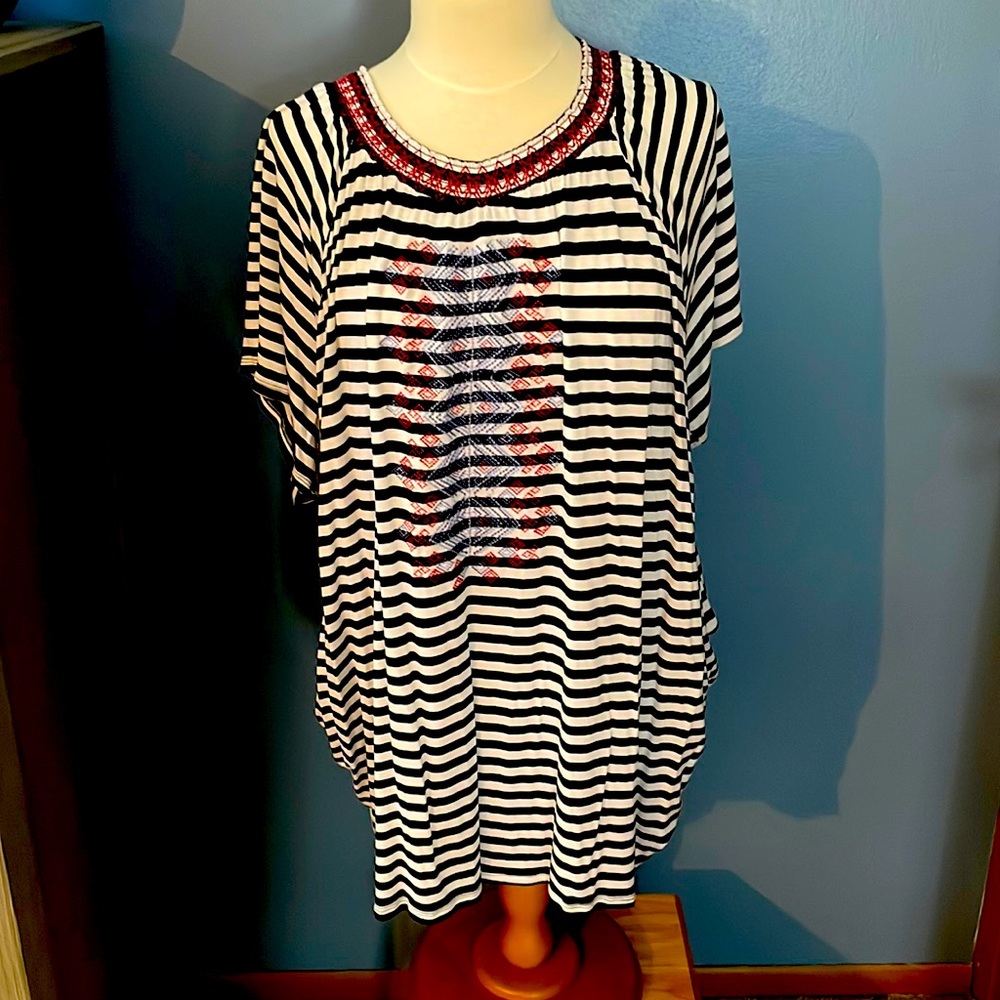 CJ Banks knit top. 3X NWOT Navy stripe.